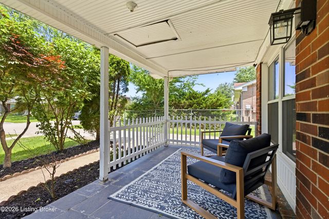 7917 Grenelle Dr, Louisville, KY 40228