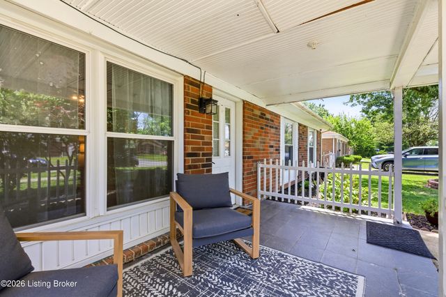 7917 Grenelle Dr, Louisville, KY 40228