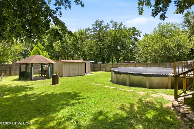 7917 Grenelle Dr, Louisville, KY 40228
