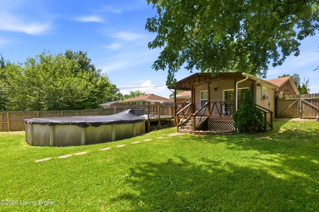 7917 Grenelle Dr, Louisville, KY 40228