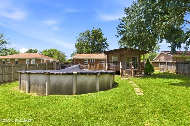 7917 Grenelle Dr, Louisville, KY 40228