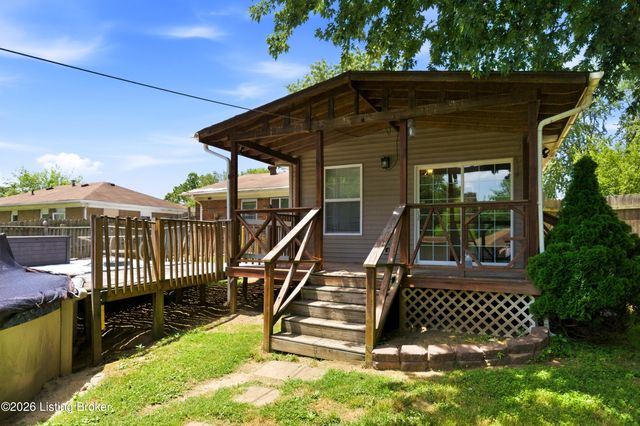 7917 Grenelle Dr, Louisville, KY 40228