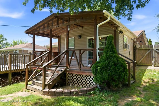 7917 Grenelle Dr, Louisville, KY 40228