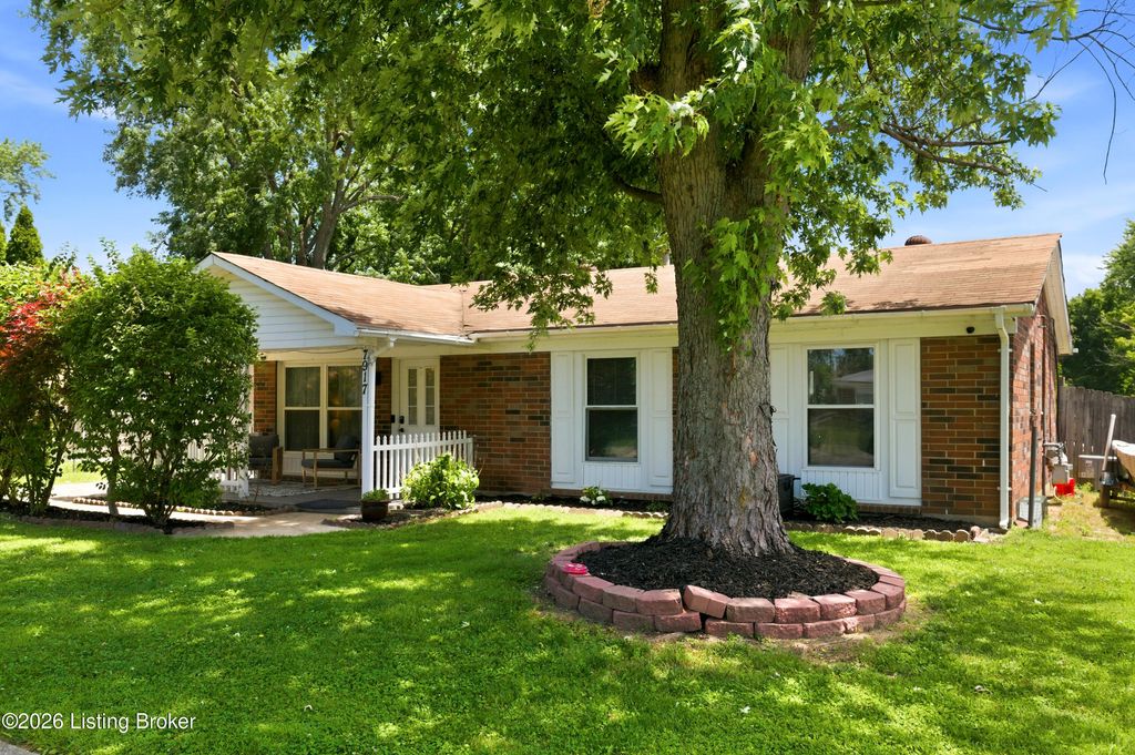 7917 Grenelle Dr, Louisville, KY 40228