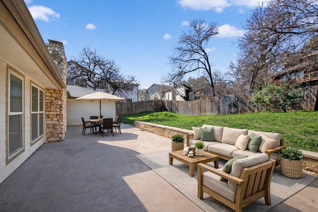 1208 DUSKY THRUSH TRL, Austin, TX 78746