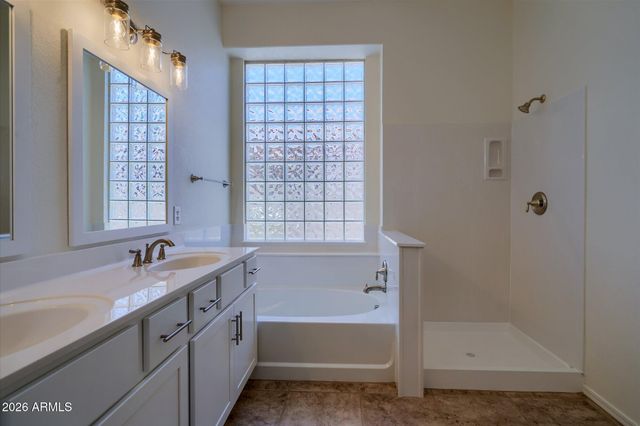 6586 W ORAIBI Drive, Glendale, AZ 85308