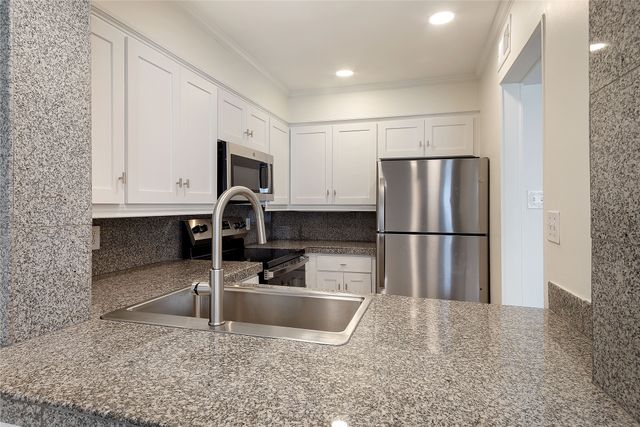 5881 Preston View Boulevard 202, Dallas, TX 75240