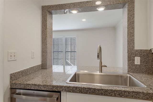 5881 Preston View Boulevard 202, Dallas, TX 75240