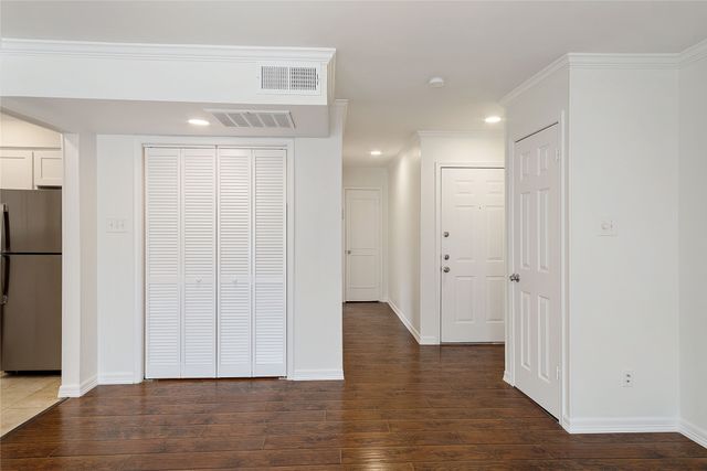 5881 Preston View Boulevard 202, Dallas, TX 75240