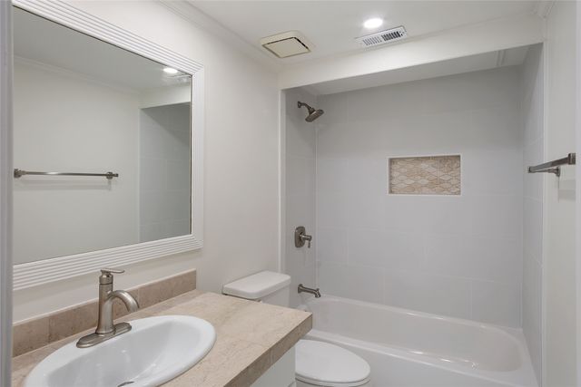 5881 Preston View Boulevard 202, Dallas, TX 75240