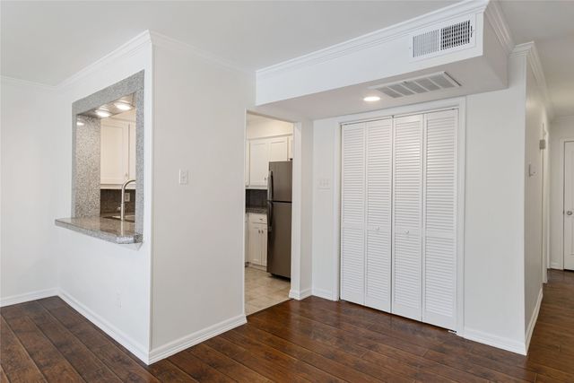 5881 Preston View Boulevard 202, Dallas, TX 75240
