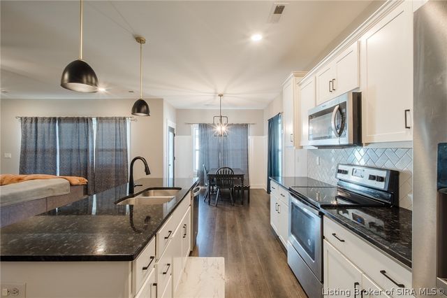 4493 Kestrel Court, Jeffersonville, IN 47130