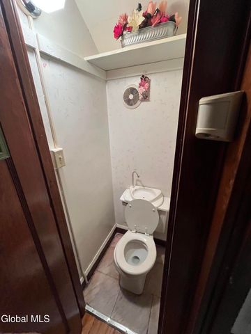 61 Lincoln Avenue, Albany, NY 12206