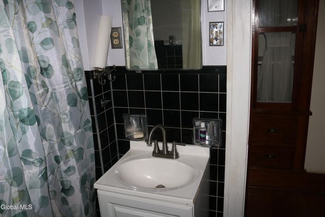 61 Lincoln Avenue, Albany, NY 12206