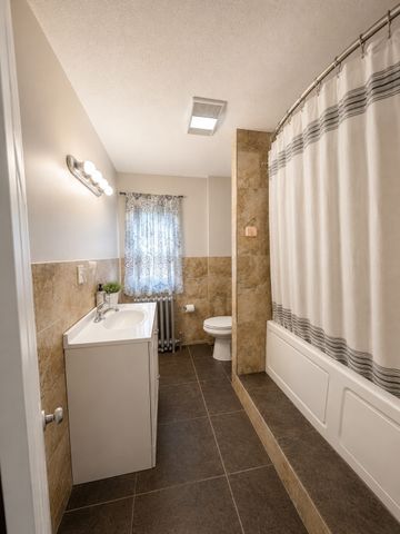 61 Austin St, Chicopee, MA 01013