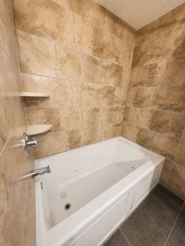 61 Austin St, Chicopee, MA 01013