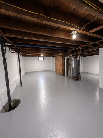 61 Austin St, Chicopee, MA 01013