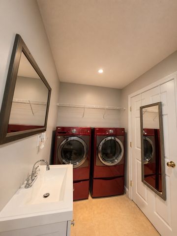 61 Austin St, Chicopee, MA 01013