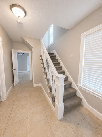 61 Austin St, Chicopee, MA 01013
