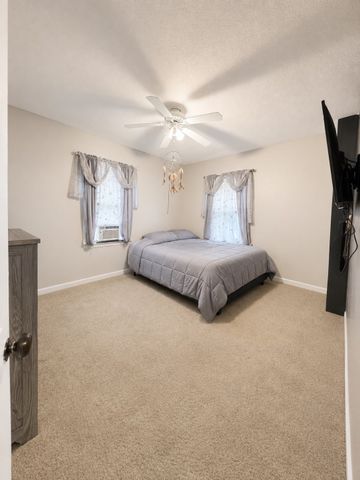 61 Austin St, Chicopee, MA 01013