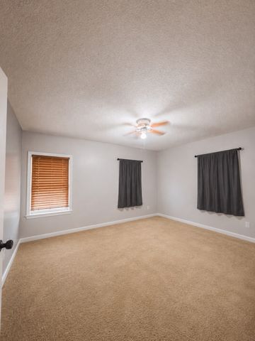 61 Austin St, Chicopee, MA 01013