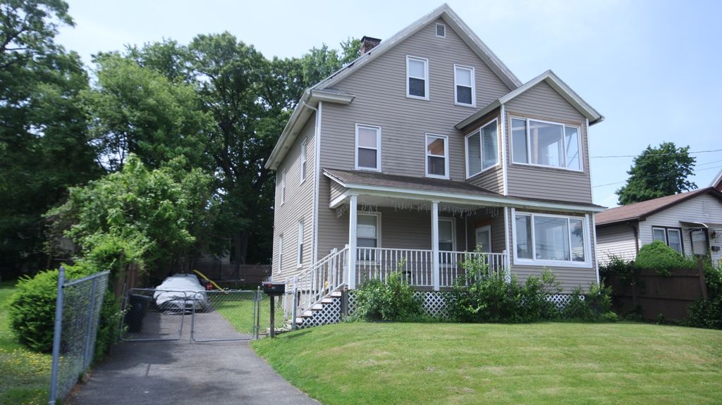 61 Austin St, Chicopee, MA 01013