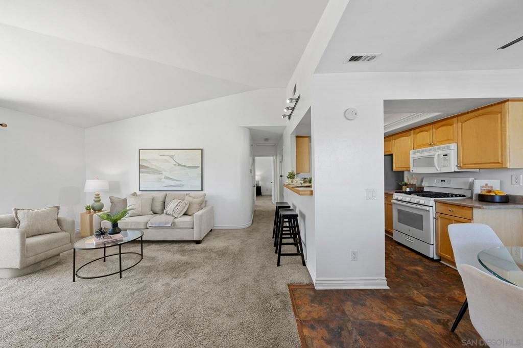9409 Fairgrove Lane 204, San Diego, CA 92129 — photo 2