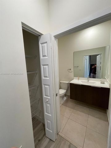 4700 NW 84th Ave 17, Doral, FL 33166