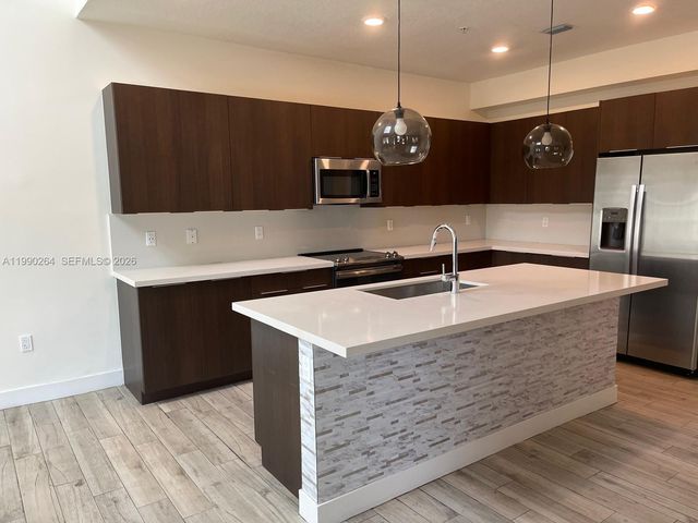 4700 NW 84th Ave 17, Doral, FL 33166