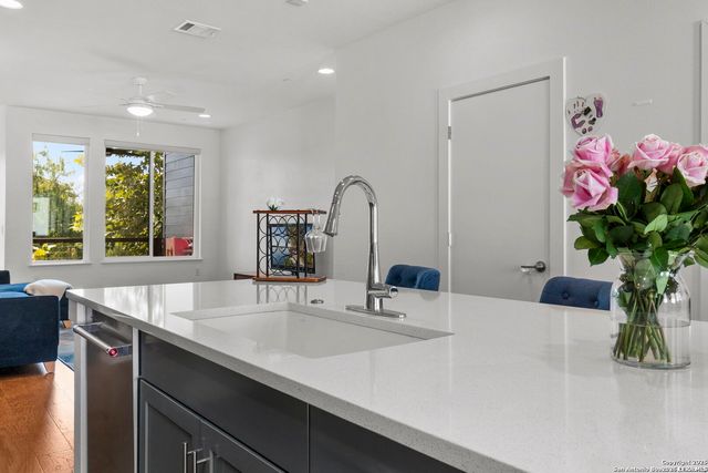 102 Tendick Unit 602, San Antonio, TX 78209