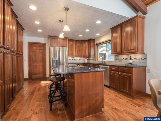 6503 Kinns Rd NE, Woodburn, OR 97071