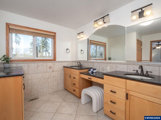 6503 Kinns Rd NE, Woodburn, OR 97071