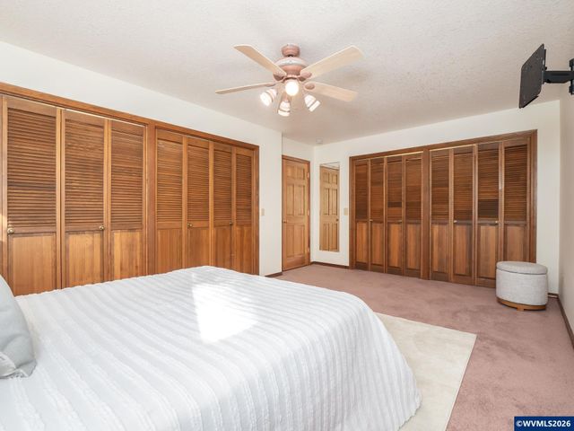 6503 Kinns Rd NE, Woodburn, OR 97071