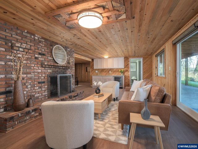 6503 Kinns Rd NE, Woodburn, OR 97071