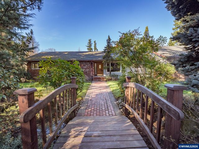 6503 Kinns Rd NE, Woodburn, OR 97071