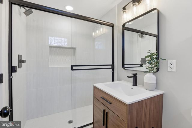 4816 8TH ST NE, Washington, DC 20017