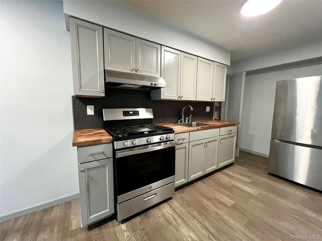 4 Colonial Road 100, Beacon, NY 12508