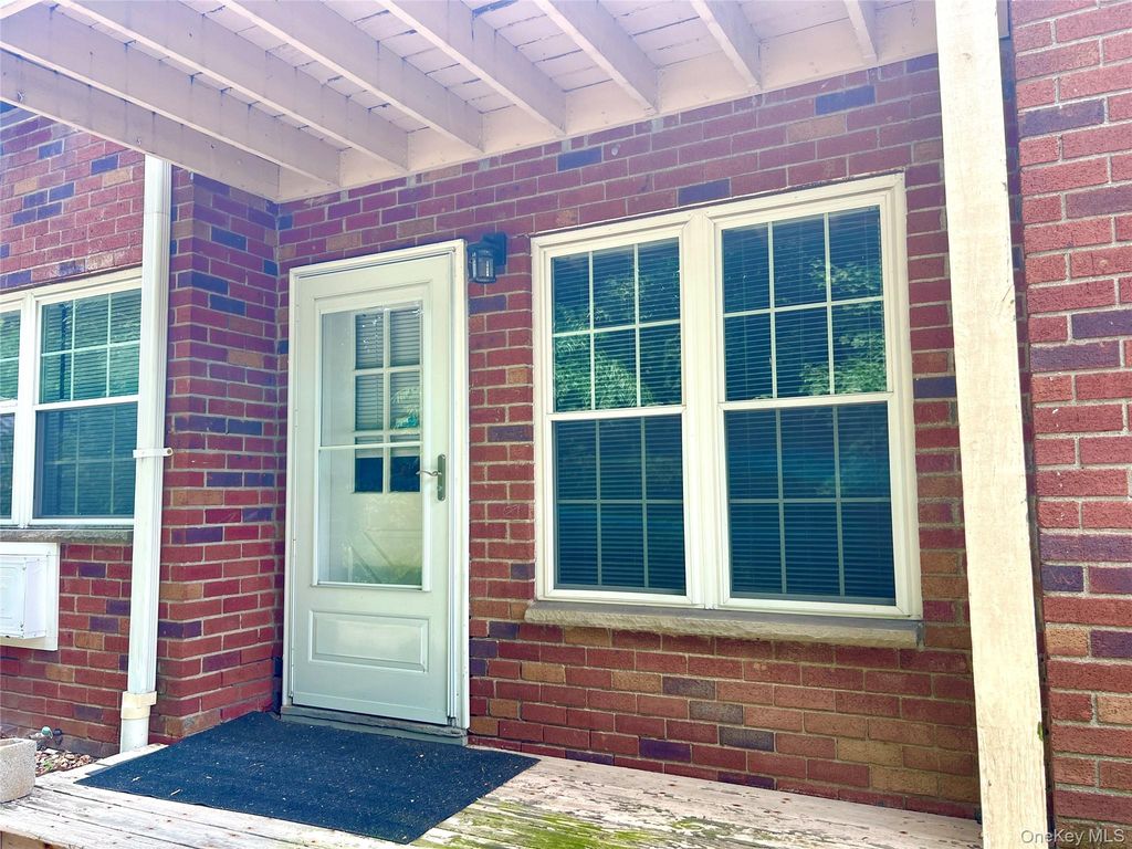 4 Colonial Road 100, Beacon, NY 12508