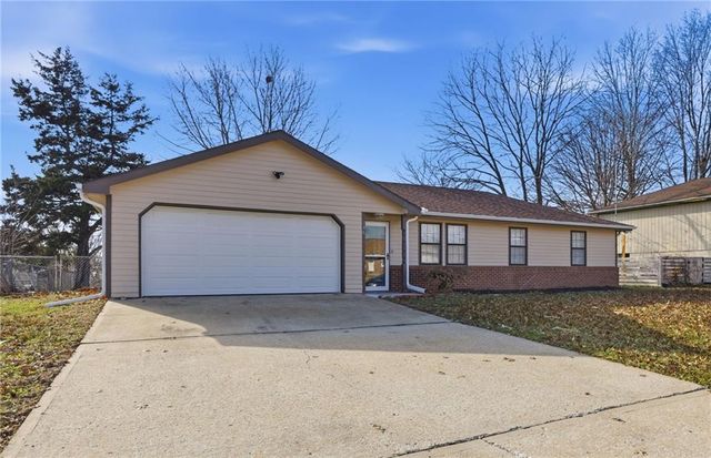 126 SE 240th Road, Warrensburg, MO 64093