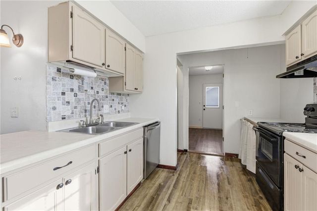 126 SE 240th Road, Warrensburg, MO 64093