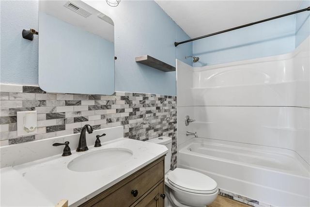 126 SE 240th Road, Warrensburg, MO 64093