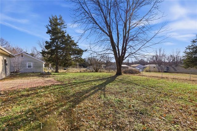 126 SE 240th Road, Warrensburg, MO 64093