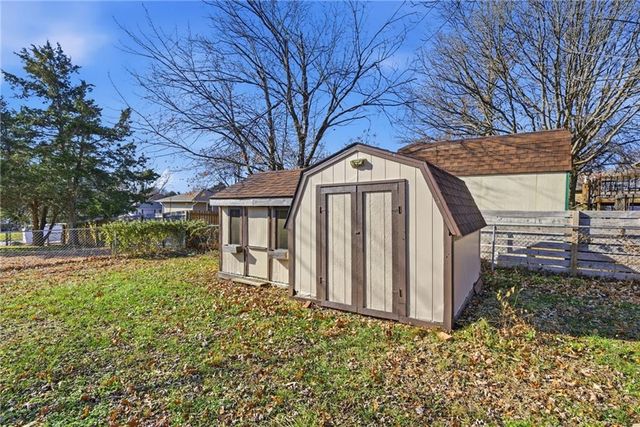 126 SE 240th Road, Warrensburg, MO 64093