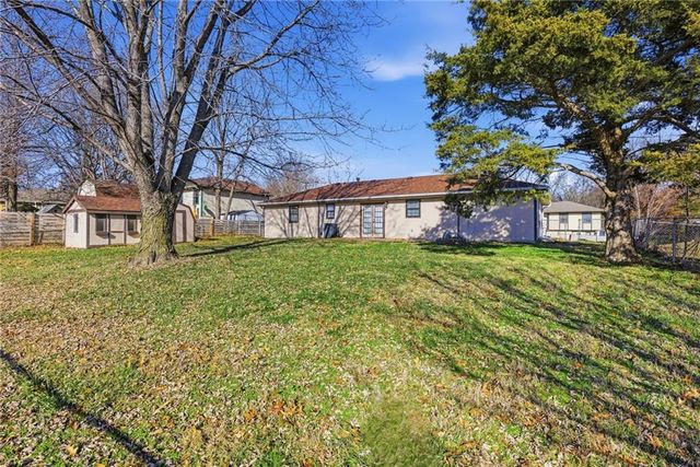 126 SE 240th Road, Warrensburg, MO 64093