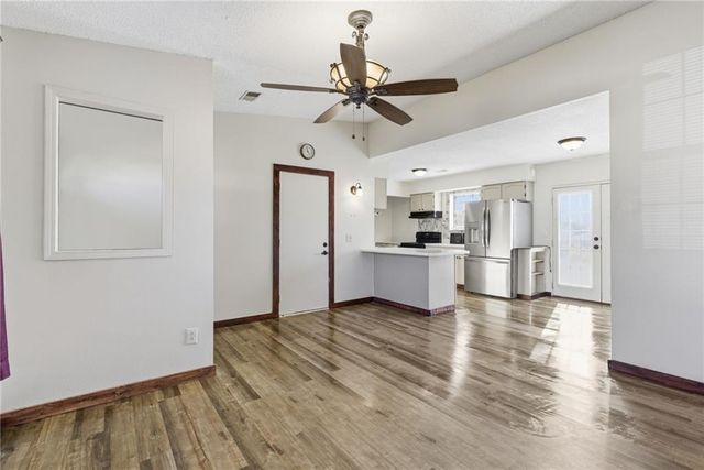 126 SE 240th Road, Warrensburg, MO 64093