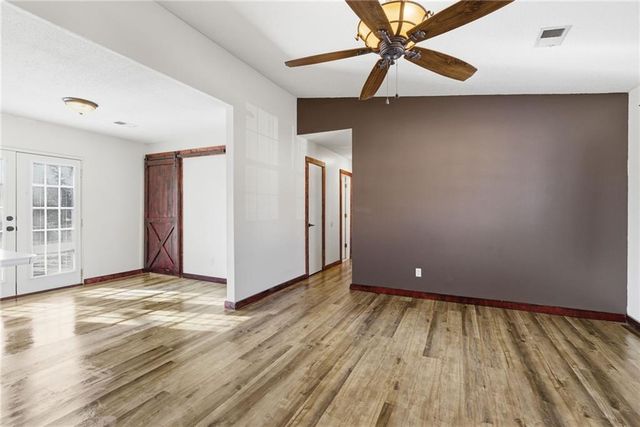 126 SE 240th Road, Warrensburg, MO 64093