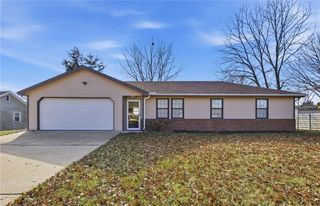 126 SE 240th Road, Warrensburg, MO 64093