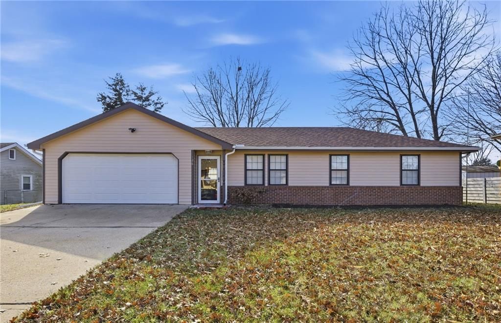 126 SE 240th Road, Warrensburg, MO 64093