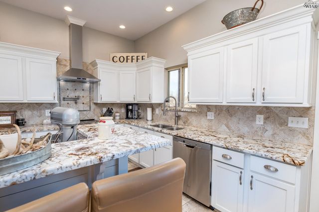 715 W OLIVE STREET, Holliday, TX 76366