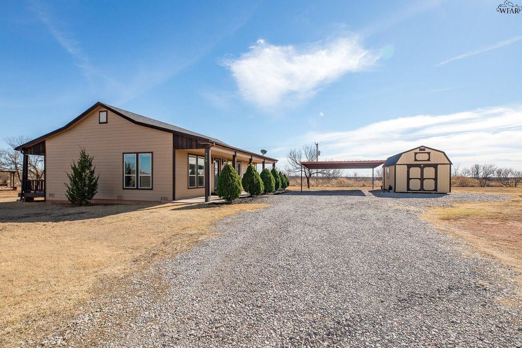 715 W OLIVE STREET, Holliday, TX 76366